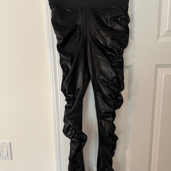 ALO Ruched Cinched Shiny Black Leggings - Picture 3 of 4